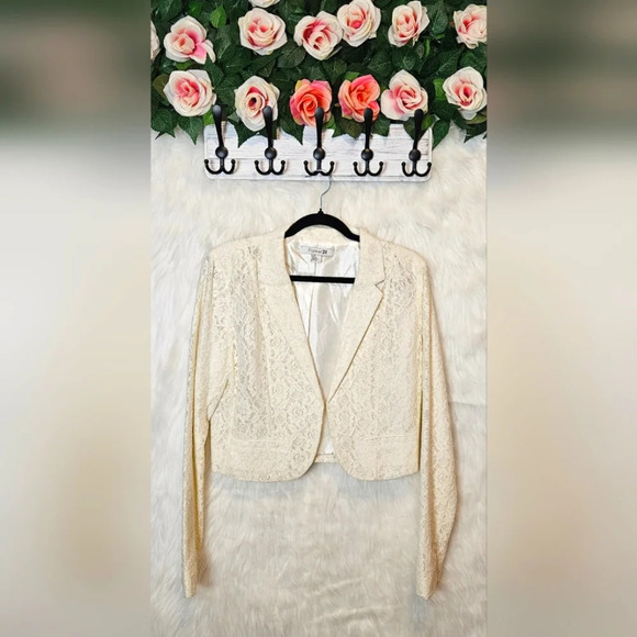 Forever 21 Classic Off-White Lace Cropped Lined Blazer - Picture 1 of 5